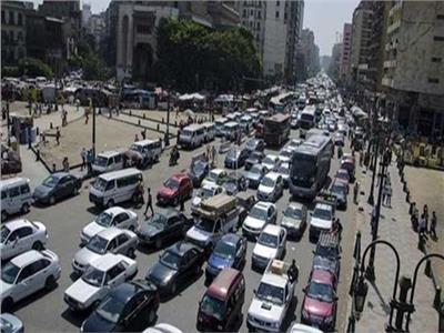 بالفيديو| المرور: كثافات مرورية على أغلب الطرق والمحاور الرئيسية بالقاهرة 