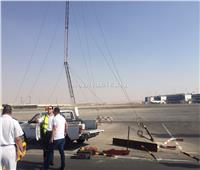 سائق يصطدم ببرج اتصالات داخل أرض المهبط بالمطار 