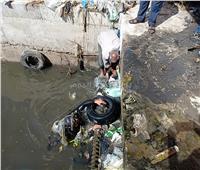 صور| «أكوام القمامة» تغلق محطة الطابية بالإسكندرية