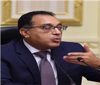 رئيس الوزراء يتفقد مصانع الشباب في "الرسوة" ويشيد بجهودهم