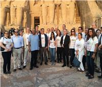 صور| وزراء الآثار والسياحة والتضامن  يشهدون تعامد الشمس على معبدي أبو سمبل