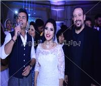 صور| هشام عباس ومحي وفارس يحتفلون بزفاف «أحمد وحنين»