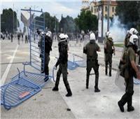 شاهد| اشتباكات بين الشرطة وطلاب جامعيين في اليونان