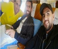 فيديو وصور| أحمد فتحي يحظى باستقبال خاص من جماهير الأهلي