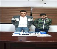 القبض على عاطلين لحيازتهما مواد مخدرة بمدينة نصر