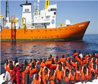 مهاجرون أنقذتهم سفينة شحن يرفضون النزول في ميناء مصراته بليبيا
