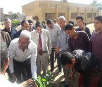 «نقيب معلمي المنوفية» يغرس أول شجرة مثمرة تنفيذاً لمبادرة الرئيس السيسي