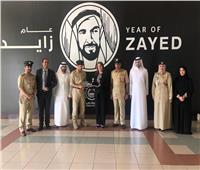 قائد شرطة دبي يكرم غادة والي ويمنحها «درع الشرطة»