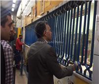 صور| وزير النقل يشتري تذكرة مترو من محطة شبرا في جولة مفاجئة