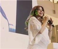 فيديو| علامات الحمل تظهر على نانسي عجرم بحفل دبي
