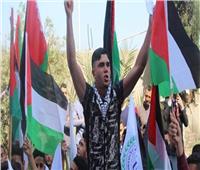 فلسطينيون يشاركون في وقفة لمحاسبة إسرائيل على جرائمها