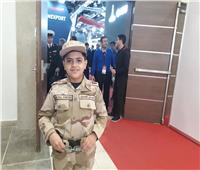 فيديو| «صيني» يؤدي التحية العسكرية لطفل مصري في «إيديكس٢٠١٨»