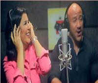 فيديو| منى الشاذلي تغني «راب» مع أحمد مكي