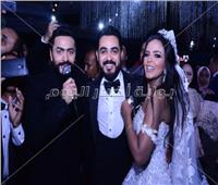 صور| تامر حسني والليثي وجوهرة يشعلون زفاف «عماد وديان»
