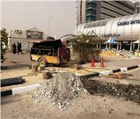بوابات إلكترونية وأكشاك تحصيل أمام الصالات بمطار القاهرة 
