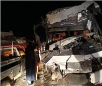 صور| إصابة 31 شخصًا في تصادم أتوبيس وسيارة نقل بالعلمين 
