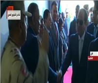 فيديو| لحظة وصول الرئيس السيسي لافتتاح عدد من المشروعات القومية 