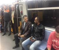 صور| وزير النقل يقوم بجولة مفاجئة بعد منتصف الليل لعدد من محطات المترو
