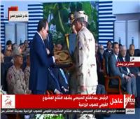 رئيس الوطنية للزراعات المحمية يهدي الرئيس السيسي المصحف الشريف