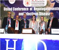 عبد الغفار يستعرض تقريرا حول مشاركة معهد تيودور بلهارس في تنظيم مؤتمرأمراض الكبد