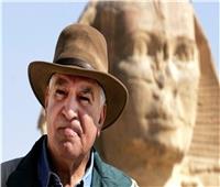 بالفيديو| زاهي حواس عن مزاعم اكتشاف مقبرة فضائي في مصر: «ناس بتخرف»