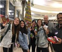 مصر للطيران توزع هدايا تذكارية وحلوى للركاب احتفالاً بأعياد الكريسماس