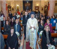 محافظ الإسكندرية يشارك في القداس مع بطريرك الروم الكاثوليك