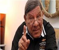 فيديو| مفيد فوزي يلقن مذيعة درسا في الأخلاق بسبب عمرو دياب