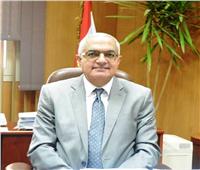 وزير التعليم العالي يخفض عقوبة «طالب الحضن» بجامعة المنصورة