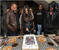 صناع مسلسل «الملكة» يحتفلون بعيد ميلاد «ياسمين عبد العزيز»