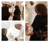 صور| البابا فرنسيس وشيخ الأزهر يوقعان على كرة الأولمبياد الخاصة التذكارية