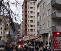 مصرع 3 أشخاص وإصابة 15 آخرين في انهيار مبنى باسطنبول