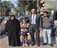 أسرة «شهيد الشهامة» يتسلمان تبرعات المصريين بالخارج لهم