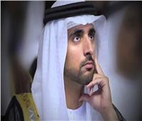 برداء «الرجل الحديدي».. ولي عهد دبي يحلق في سماء الإمارات | فيديو