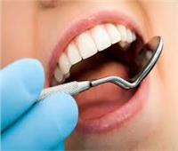 استشاري يوضح حقيقة مخاطر عمليات زراعة الأسنان 