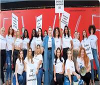 صورة.. النساء تتظاهرن احتجاجا على أسبوع الموضة في لندن