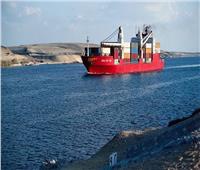 عبور 45 سفينة قناة السويس بحمولات 3.8 مليون طن