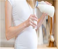 فيديو| استشاري جراحة عظام يوضح أهمية شرب اللبن أثناء الحمل