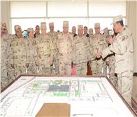 وزير الدفاع يتفقد وحدة التدريب الأساسي للمشاة ويلتقي بالجنود المستجدين  
