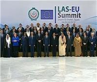 الرؤساء والملوك يلتقطون صورة جماعية على هامش القمة العربية الأوربية