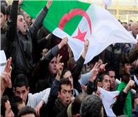 آلاف الطلبة في الجزائر يوسعون الاحتجاجات ضد سعي بوتفليقة لولاية جديدة
