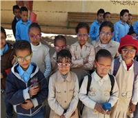  «نور حياة» تسلم 131 نظارة طبية لتلاميذ المدارس بالأقصر