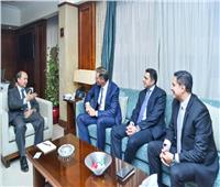 وزير الصناعة يبحث مع «شنايدر» الخطط التوسعية للشركة في السوق المصري