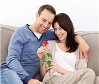 5 طرق رومانسية تزيد اشتياق الزوج للمنزل 