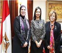 مايا مرسي تهنئ «نيفين جامع» لحصولها على جائزة ختم المساواة بين الجنسين