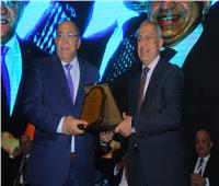 تكريم «أبو سنه» خلال فعاليات المؤتمر الدولي للنقل البحري «مارلوج 8»