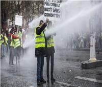 باريس تزيل آثار أعمال الشغب بالشانزليزيه بعد احتجاجات السترات الصفراء
