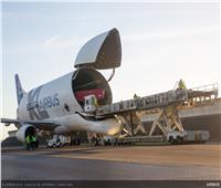 صور| طائرة «الحوت الأبيض» تنجح في أول رحلة شحن