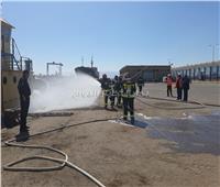 تنفيذ مناورة «حريق» بقاطرة بحرية داخل ميناء «بورتوفيق»   