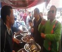 رئيس مدينة «قويسنا» يقود حملة تفتيشية على محال الأسماك 